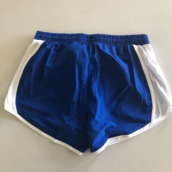 Under Armour Womens Training Shorts - Picture 2 of 5